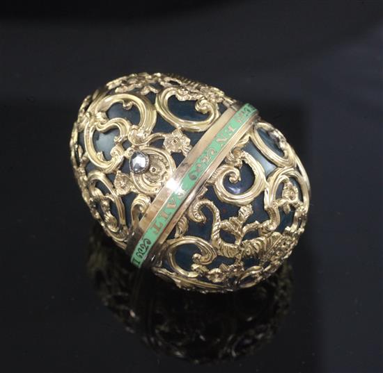 A French gold overlaid bloodstone hinged box shaped as an egg, with rose cut diamond set button, 44mm.